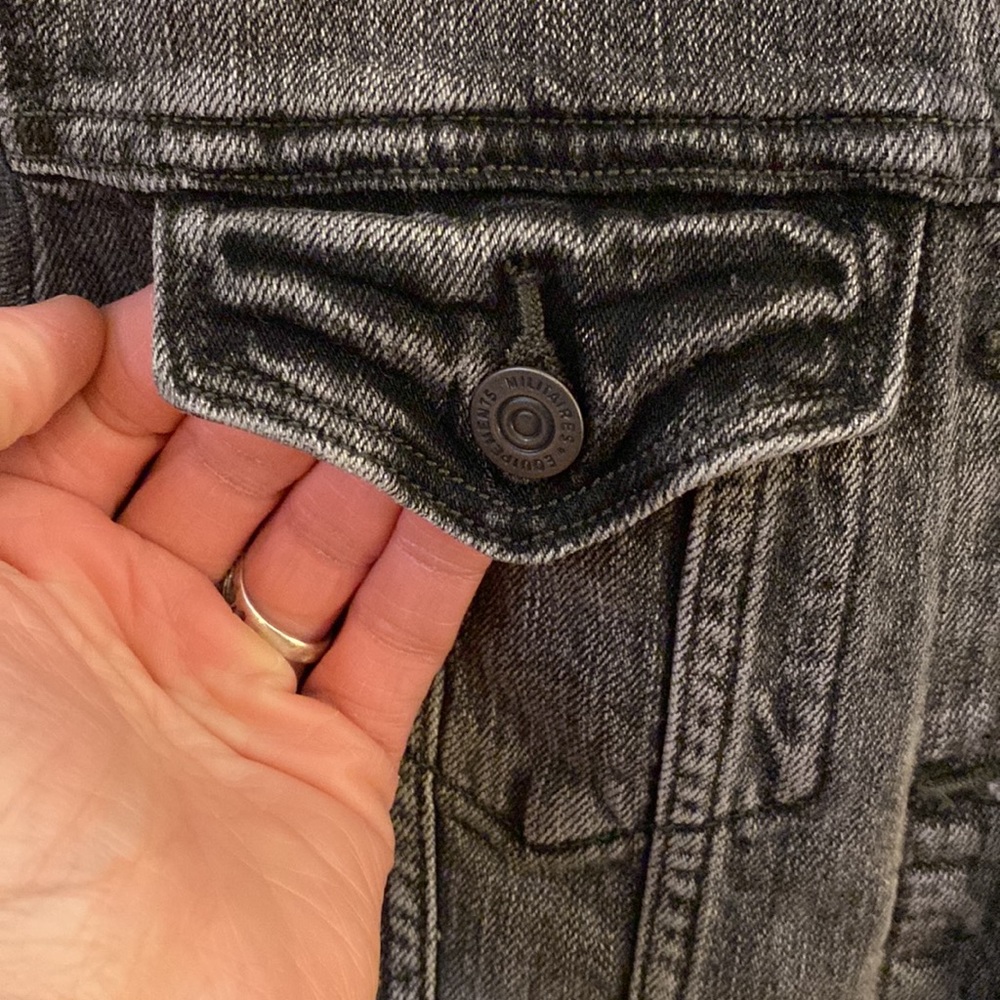 Levi’s Jean Jacket - Picture 4 of 11